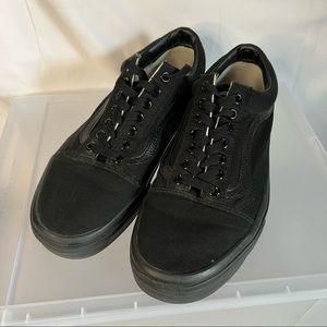 Vans | “Old Skool” | All-Black Sneakers